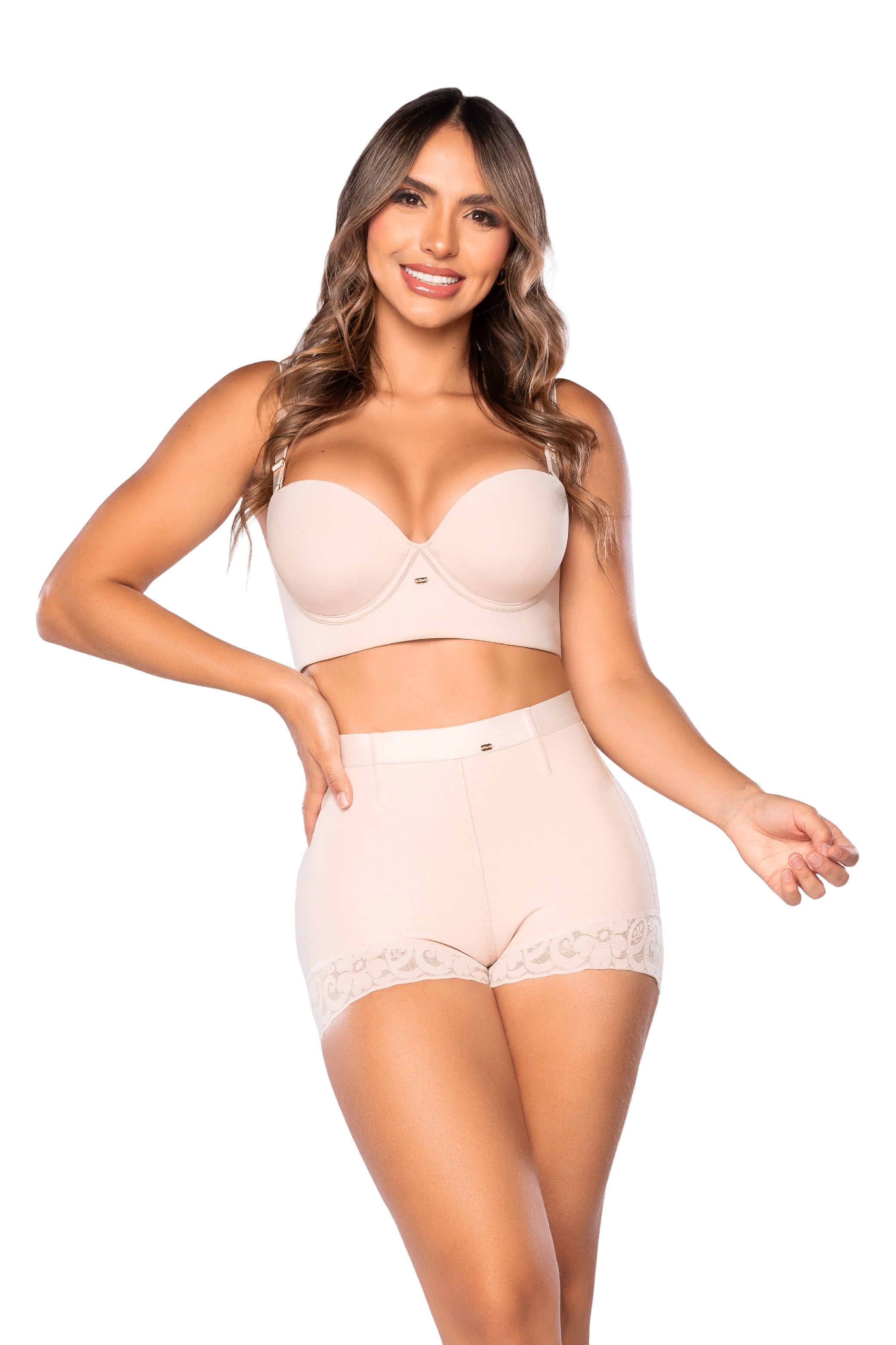 - Panty cachetero SMI04027 con realce natural y encaje
- Vista posterior del panty Ultrainvisible SMI04027 
- Detalle de cintura con ajuste y tanga gratis incluida SMI04027
