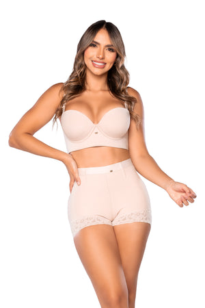 - Panty cachetero SMI04027 con realce natural y encaje
- Vista posterior del panty Ultrainvisible SMI04027 
- Detalle de cintura con ajuste y tanga gratis incluida SMI04027
