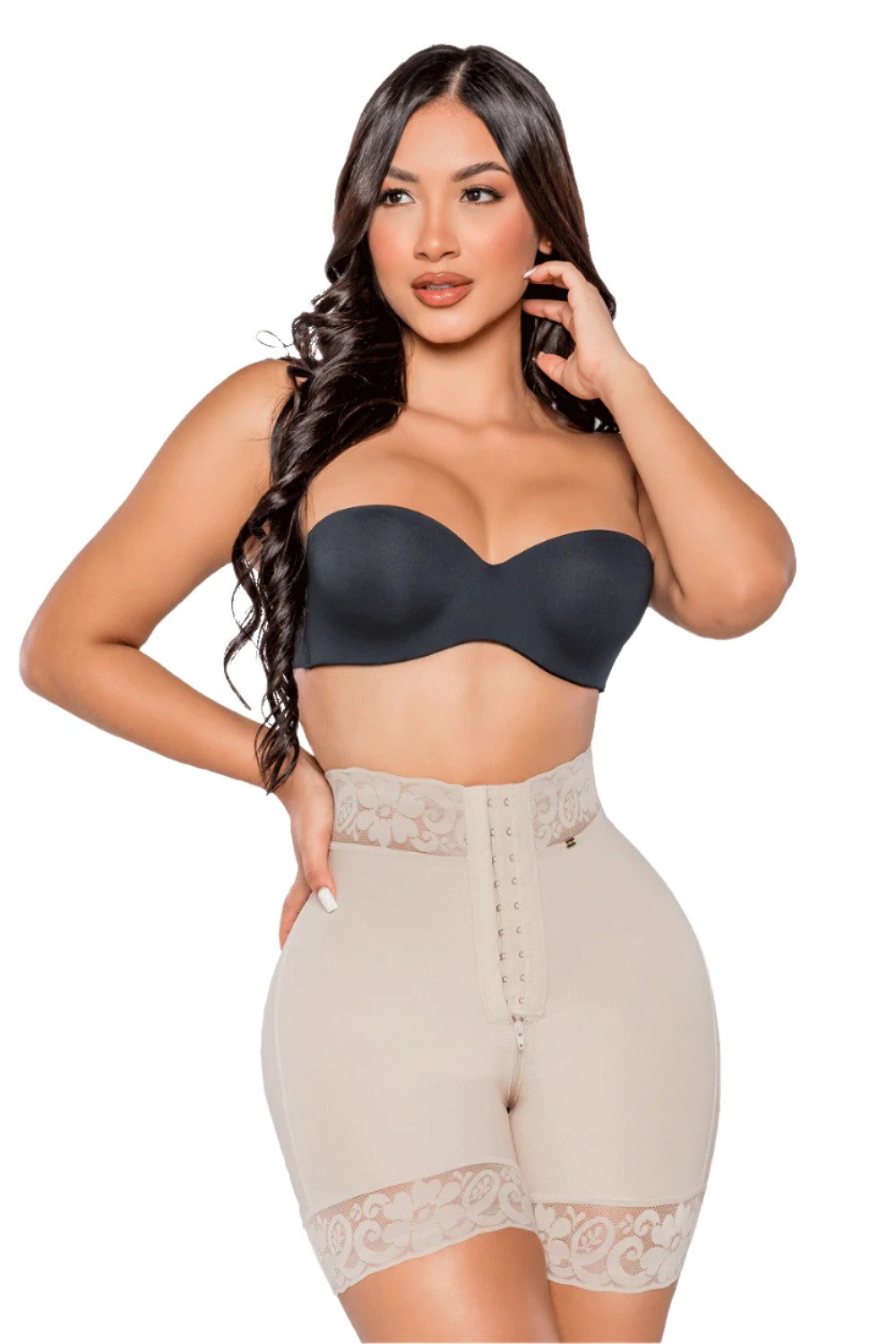 El panty efecto lipo a media pierna tiene tres líneas de broches para ajuste, ofrece compresión en el abdomen bajo y está diseñado con una tecnología de transformación textil sin costuras frontales ni traseras. color BEIGE