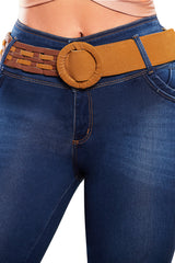 Detalle del Jean SMI3523 con pretina ancha y cinturón artesanal incluido. Ajuste perfecto que brinda compresión en el abdomen bajo
