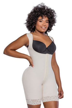 Faja con tecnología suprema, tirantes acolchados, tela Lycra en glúteos, powernet a media pierna, tres líneas de broches, cierre perineal amplio, alta compresión y Vitamina E color beige
